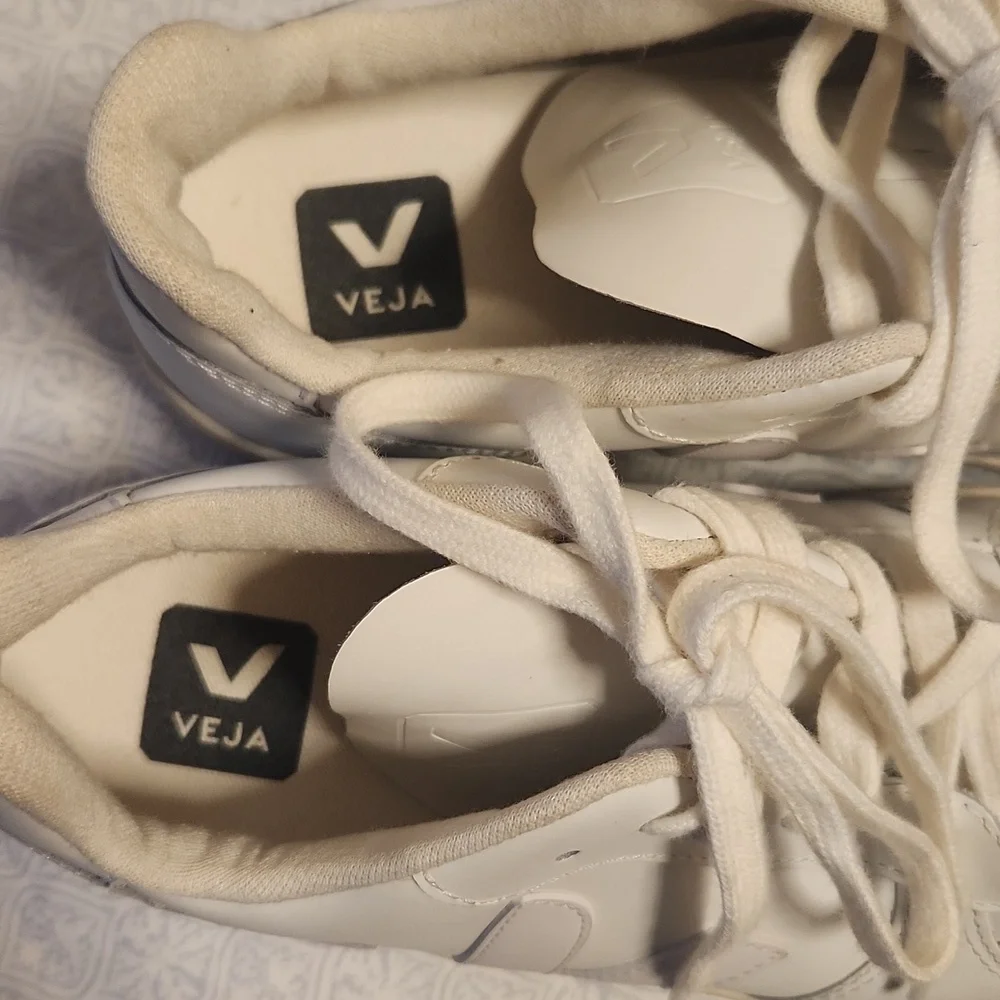 Veja V-10 All White Low Top Lace Up Sneakers Size 37/6 Women